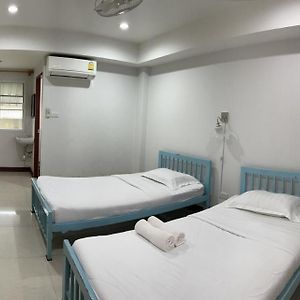 Zimmer mit zwei Einzelbetten
